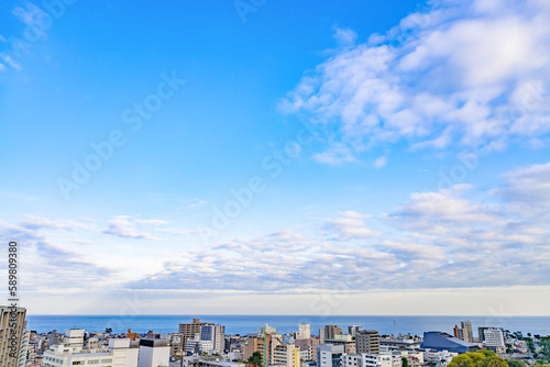 神奈川県小田原市 ミナカ小田原から見た小田原市街と相模湾、青空