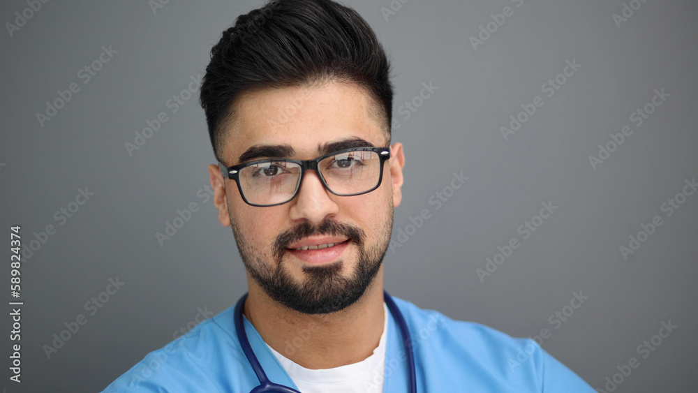 Obraz premium Close up portrait of authoritative professional successful doctor