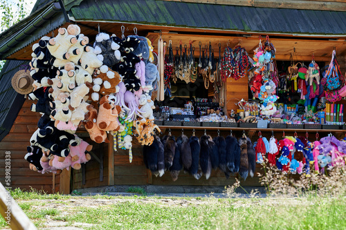 Obraz na płótnie Traditional souvenir shop in Polish mountains w salonie