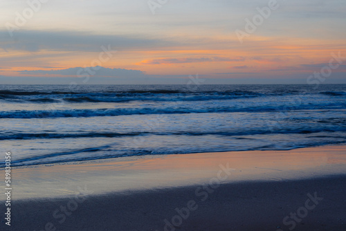 Fototapeta Naklejka Na Ścianę i Meble -  Beach in front of a sunset