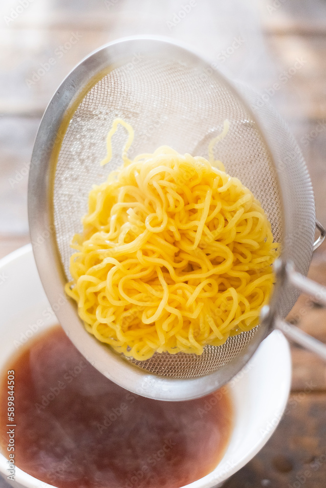 ラーメンを作る ラーメンを作る