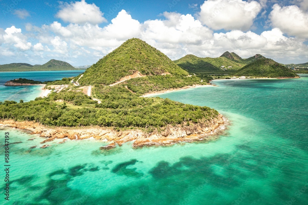 Naklejka premium Landscape view of the green island covered by trees in the sea