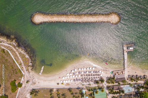 Obraz na płótnie Paisaje urbano de la ciudad de Cartagena (Colombia), incluyendo sus playas, fuertes, murallas, centro histórico, mar. w salonie