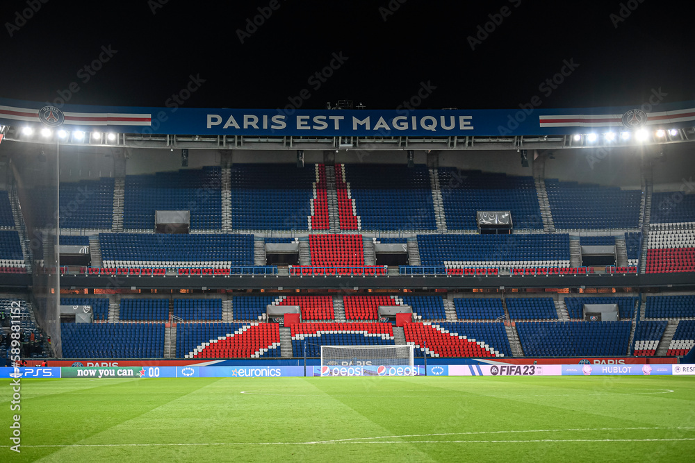 Foto de The lawn of ParisSaintGermain (PSG) stadium (interior), with