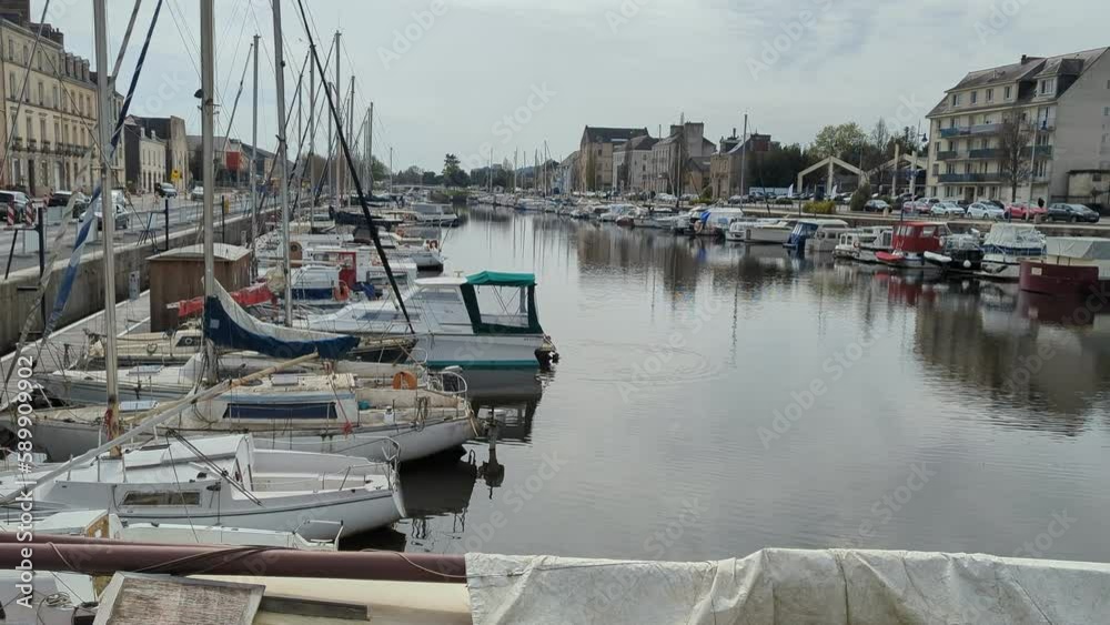 Vol d'un Héron au dessus du port de Redon
