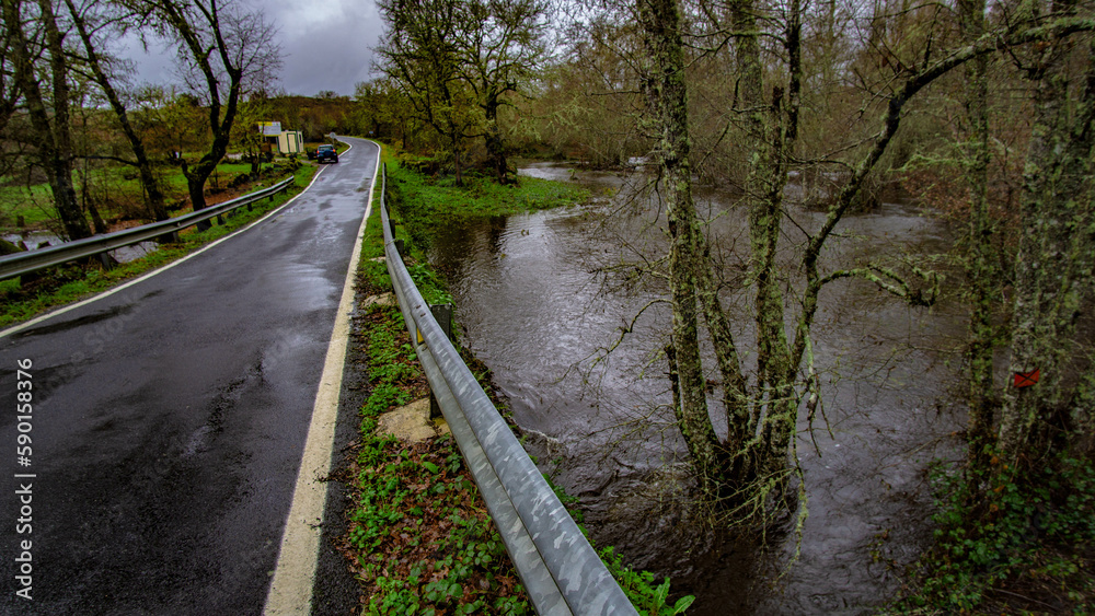 Fototapeta premium Whitewater road