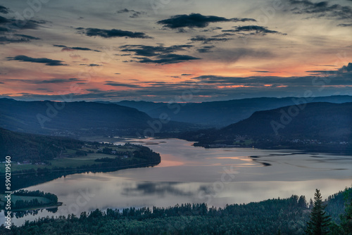 Blick über den Randsfjord bei Mitternachtssonne © Cezanne-Fotografie