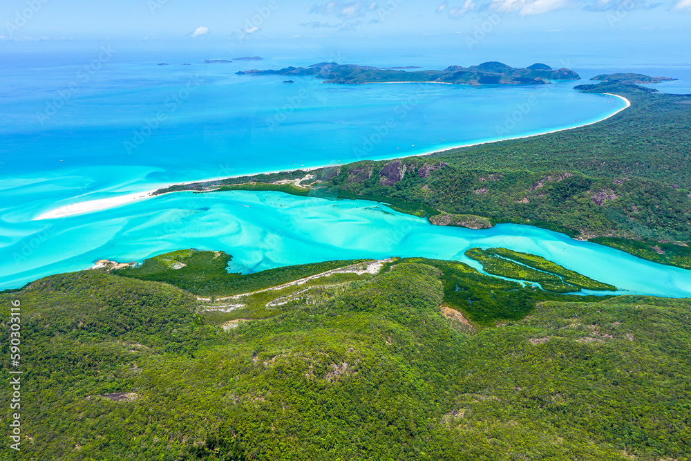 Aerial view of the Whitsunday Island Beach, paradisiac and environmental protected beach with clear waters, elected one of the World Heritage Sites by UNESCO. Dez 2019,  Australia