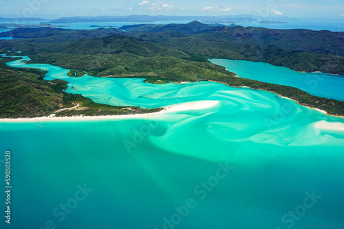 Aerial view of the Whitsunday Island Beach, paradisiac and environmental protected beach with clear waters, elected one of the World Heritage Sites by UNESCO. Dez 2019, Australia