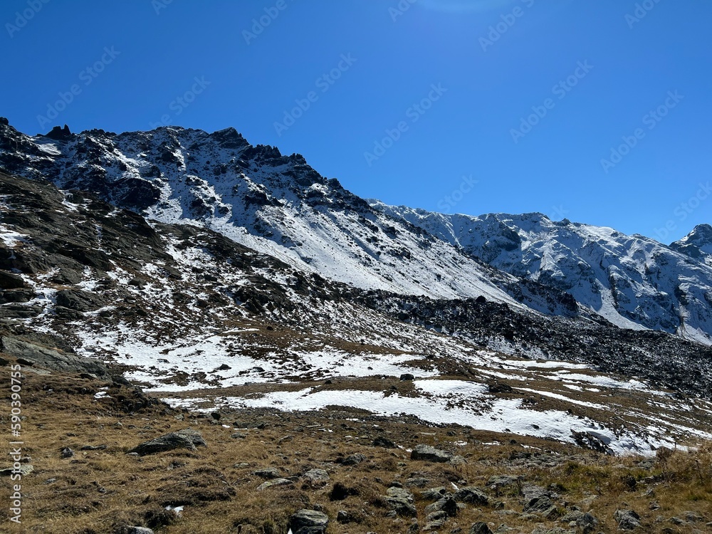 First autumn snow on the rocky peaks in the mountainous area of the Albula Alps and above the Dischma alpine valley, Zernez - Canton of Grisons, Switzerland (Kanton Graubünden, Schweiz)