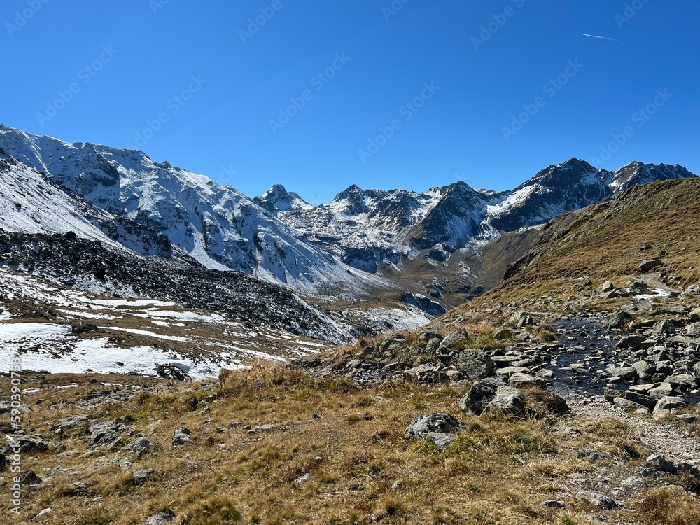 First autumn snow on the rocky peaks in the mountainous area of the Albula Alps and above the Dischma alpine valley, Zernez - Canton of Grisons, Switzerland (Kanton Graubünden, Schweiz)