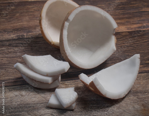 Coconut fruit, can be eaten directly or processed into coconut oil and coconut milk