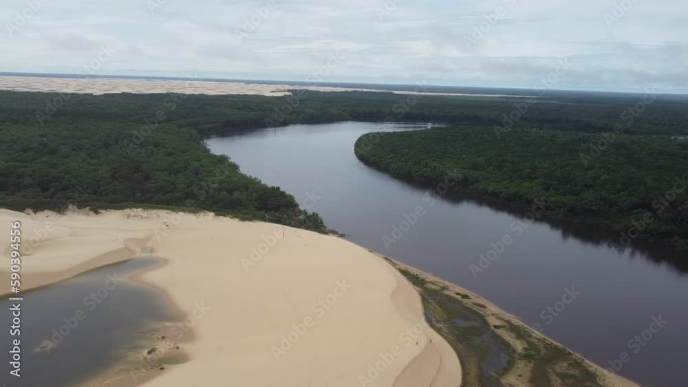 Rio Preguiças Dunas Praia Lagoas Pequenos Lençóis Paisagem Barreirinhas Vilarejo Caburé Mandacaru Proteção Ambiental Paulino Neves Cenário Tropical Paradisíaco Paraíso Natureza Aéreo Drone Turismo Rio Preguiças Dunas Praia Lagoas Pequenos Lençóis Paisagem Barreirinhas Vilarejo Caburé Mandacaru Proteção Ambiental Paulino Neves Cenário Tropical Paradisíaco Paraíso Natureza Aéreo Drone Turismo