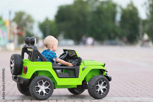 Wallpaper Mural child driver electric car attraction SUV small Torontodigital.ca