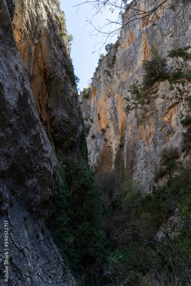 Source ravine located in Alquezar that gives access to the Vero river and the Alquezar footbridges.