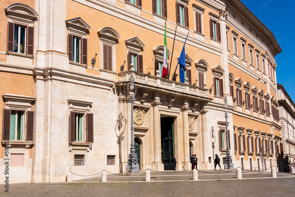 Rom, Italien, Apr. 2023 Piazza di Montecitorio mit dem Palazzo Montecitorio dem Sitz des Italienischen Parlamentes