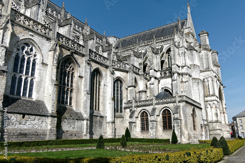 Côté ouest de la cathédrale Notre-Dame de St-Omer dans le Pas-de-Calais - France