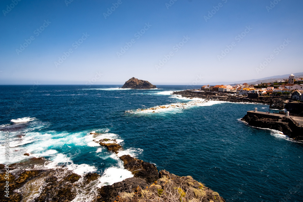 Garachico im Norden von Teneriffa - Der alte Hafen von Oben gesehen.
