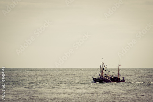 Fischerboot auf hoher See © Andre Wilms