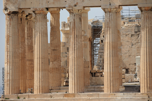 Obraz na płótnie The Parthenon - temple dedicated to the goddess Athena on the Acropolis of Athens. w salonie