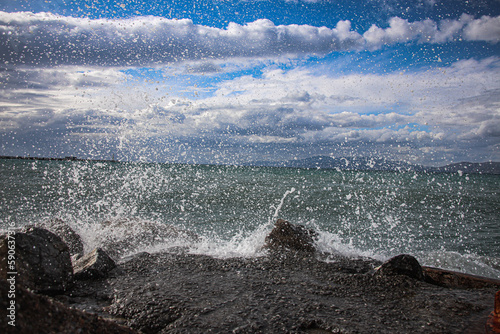 Fototapeta Naklejka Na Ścianę i Meble -  cloudy weather by the rocky sea, sea waves