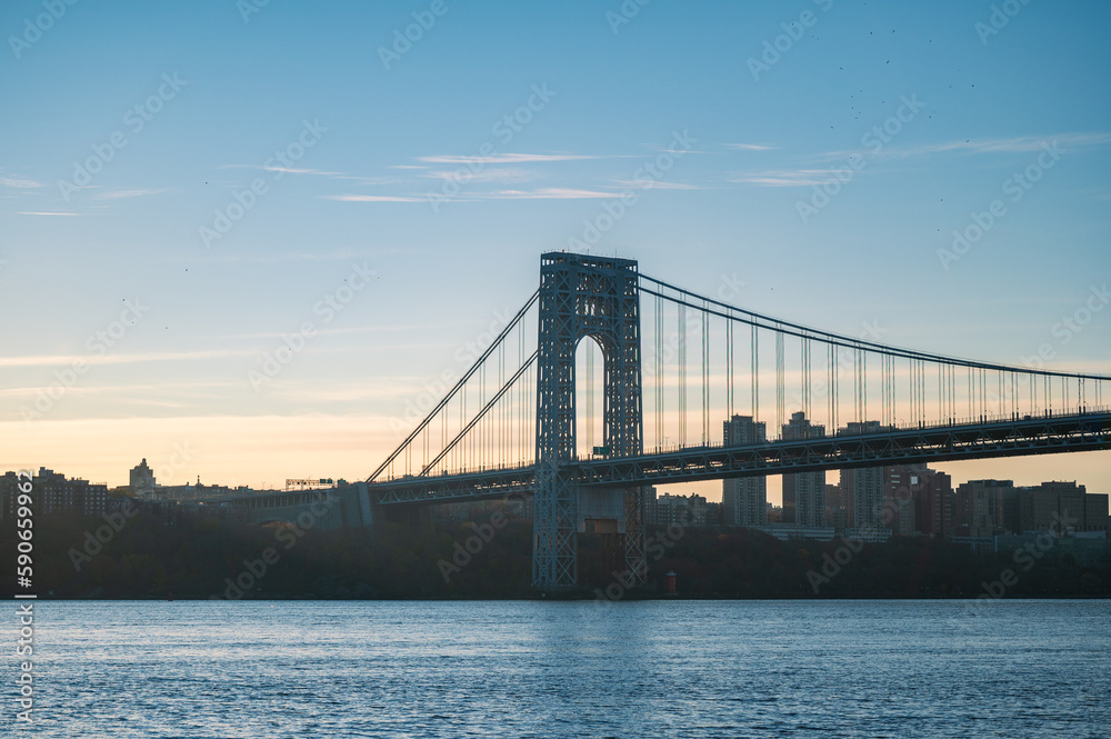 Fototapeta premium Washington Bridge over the Hudson River in the morning