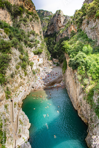 Fototapeta Naklejka Na Ścianę i Meble -  bridge over the beach at the Almafi coast Italy