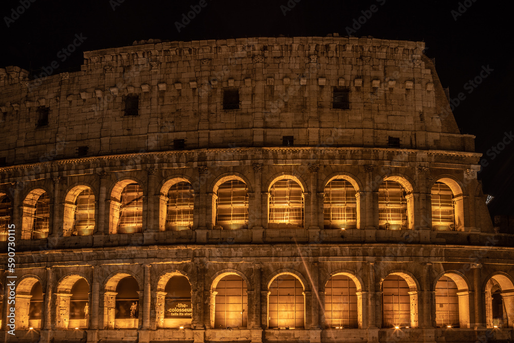 Naklejka premium colosseum at night