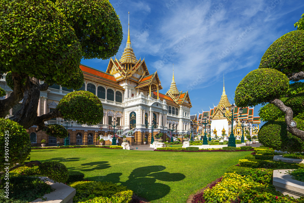 Naklejka premium chakkri maha prasat building in Thailand grand palace and wat phra kaew