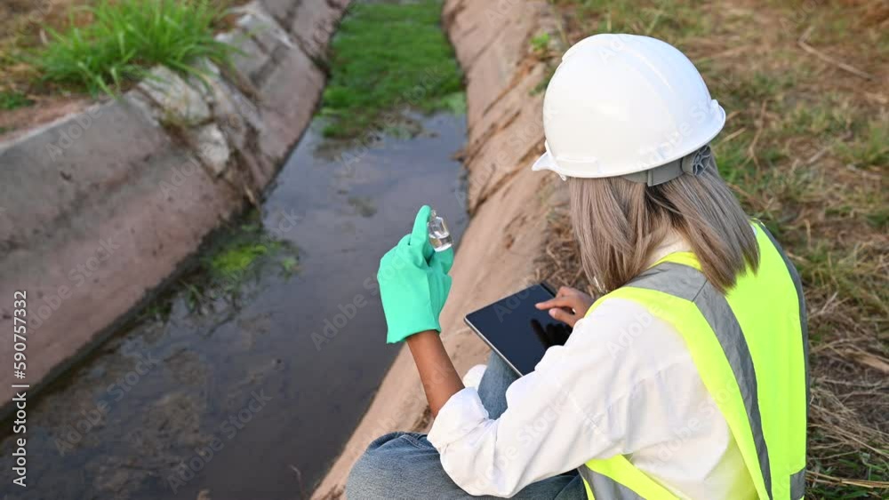 Environmental engineers inspect water quality,Scientist Bring water to the lab for testing,Check the mineral content in water and soil,Consultation to solve the problem of chemical contaminated water Environmental engineers inspect water quality,Scientist Bring water to the lab for testing,Check the mineral content in water and soil,Consultation to solve the problem of chemical contaminated water