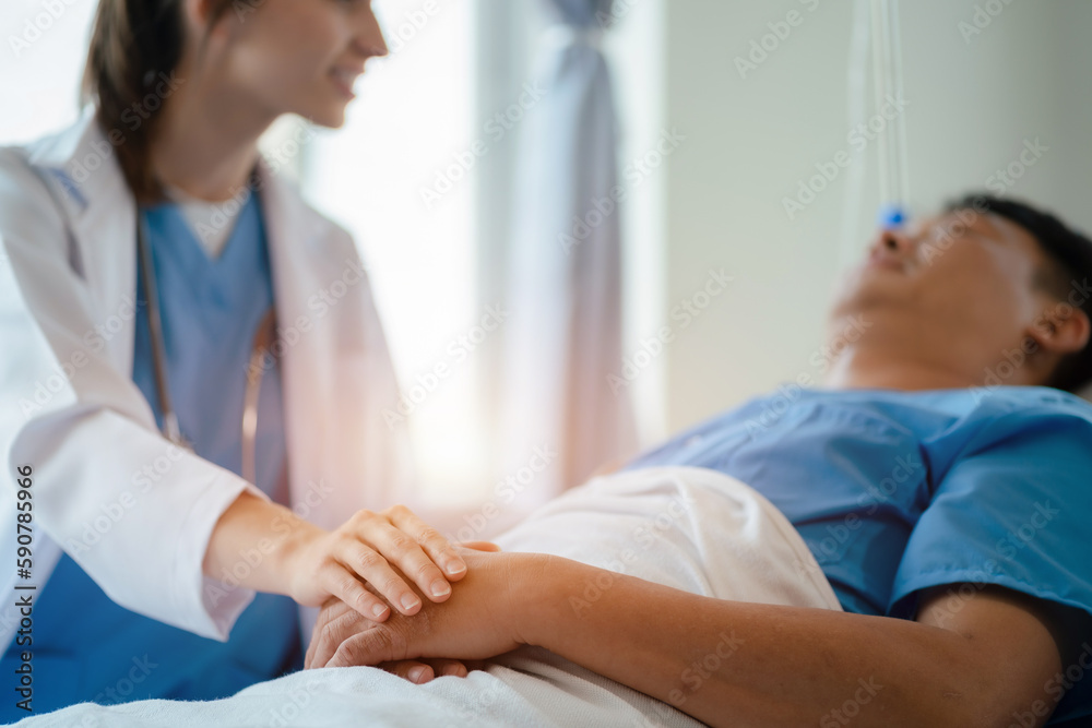 Obraz premium Healthcare concept of professional psychologist consulting doctor and comforting patient in psychotherapy session or health diagnosis consultation.