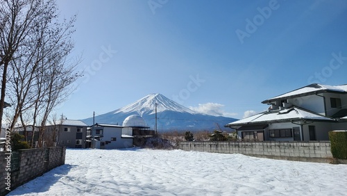 住宅街と富士山