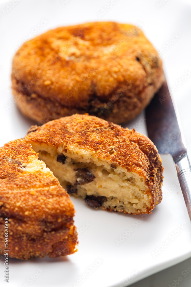 cauliflower and potato burgers with mushrooms cauliflower and potato burgers with mushrooms