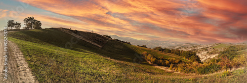 Paesaggio collinare, colline italiane photo