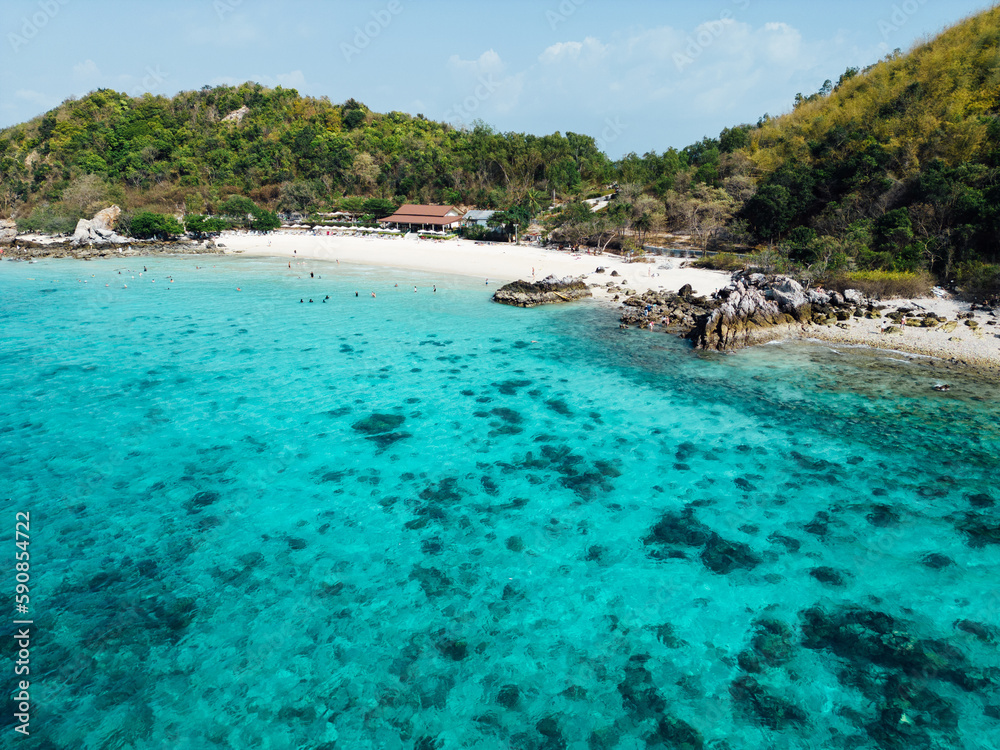 Koh Larn, a beautiful island near Bangkok, is in Pattaya City. Chonburi is a small island with clear blue and emerald green water, both Thai and foreign tourists come here. There are many facilities.
