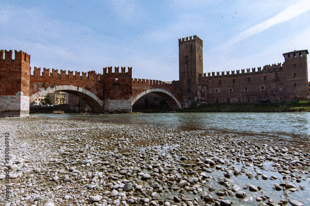 Obraz premium Panorama Veronese del fiume Adige dal Ponte di Castelvecchio