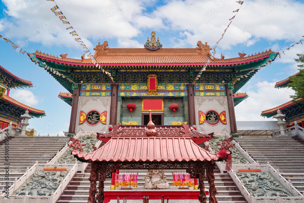 Chinese architecture temple of Wat Leng Noei Yi 2 or Wat Mangkon Kamalawat a giant chinese buddhist temple in downtown Chinese architecture temple of Wat Leng Noei Yi 2 or Wat Mangkon Kamalawat a giant chinese buddhist temple in downtown