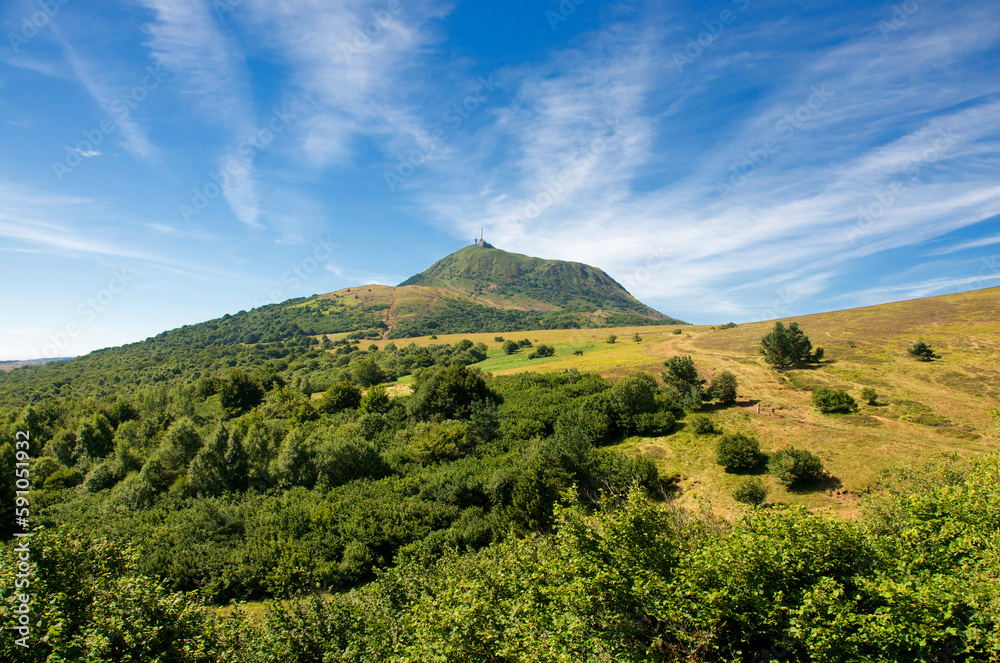 Φωτογραφία Volcan Puy de Dôme situé dans  le Parc Naturel Régional des Volcans d'Auvergne, Patrimoine Mondial De L'unesco