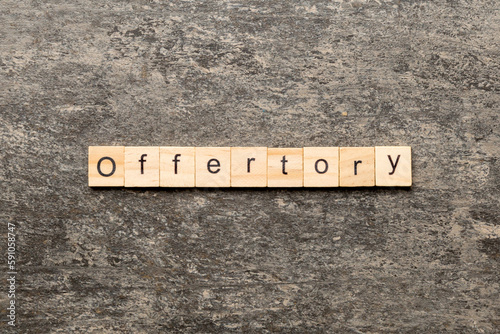 Fotografie offertory word written on wood block