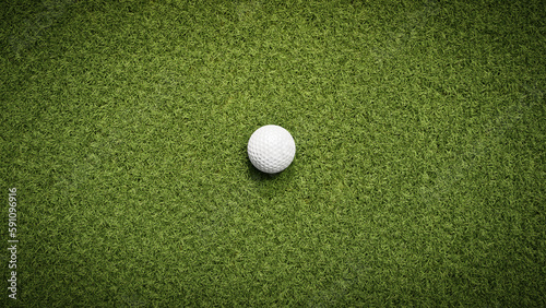 Golfball auf grünem Gras, Vogelperspektive