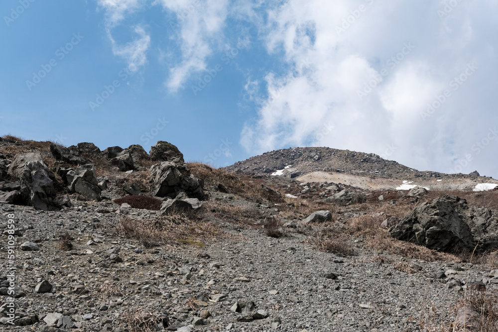 登山道から見る茶臼岳の頂上 登山道から見る茶臼岳の頂上