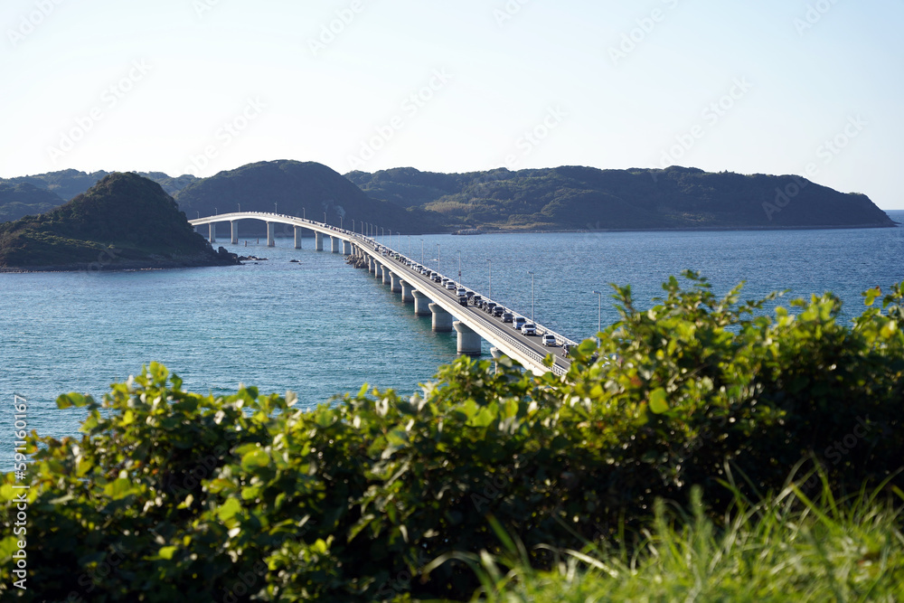 渋滞する角島大橋