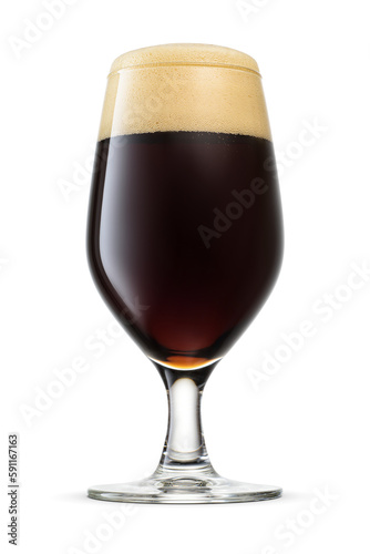Photo Tulip glass of fresh dark stout beer with cap of foam isolated on white background