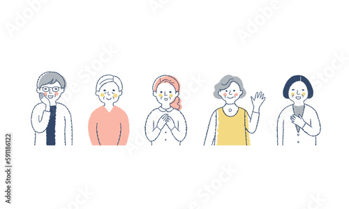 笑顔のシニア女性5人　上半身