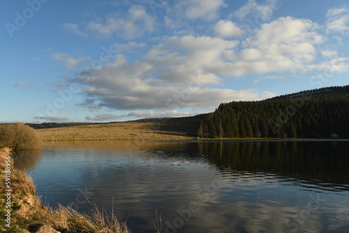 Le lac de servières à orcival en Auvergne en France