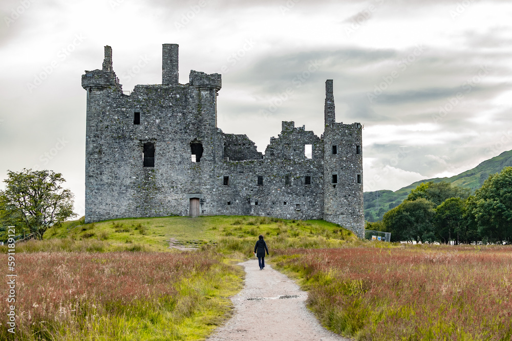 Castillo de Kilchurn en ruinas, situado en el Lago Awe, en Argyll and Bute, Escocia.