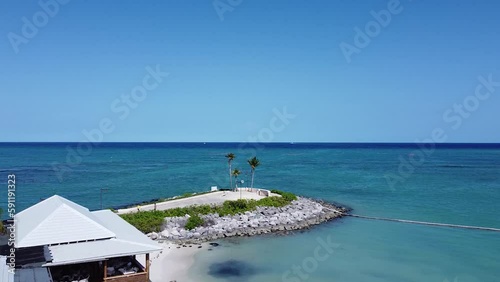 vista aerea de una maravillosa playa tropical exotica del caribe en punta cana, republica dominicana photo