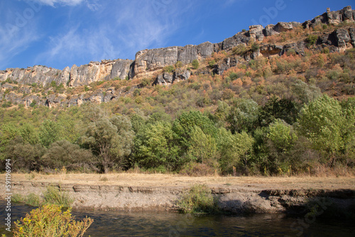 Obraz na płótnie Lozoya River and Valley Wall, Panton de la Oliva Reservoir, Patones, Madrid, Spain w salonie