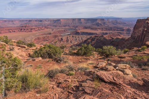 Obraz na płótnie hiking the dead horse trail in dead horse point state park in utah, usa w salonie