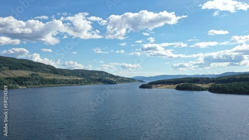 lac Mjøsa en Norvège et village de Tangen près de Hamar © Lotharingia